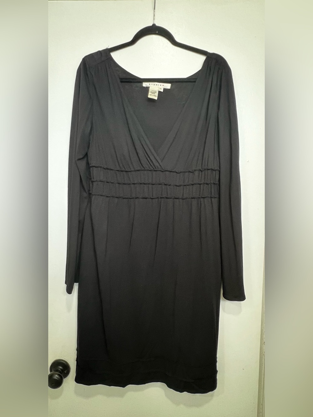 Studio M Black Long-Sleeve V-Neck Empire Waist Dress